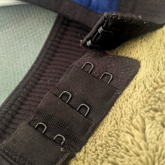 Victoria Secret sports bra - Picture 4 of 7